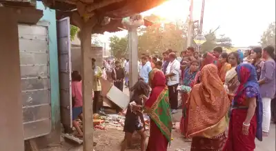 Woman breaks into liquor shop 