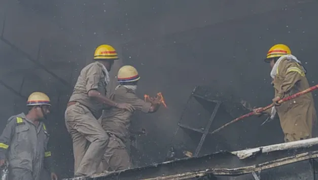 Lucknow Coaching Centre Fire: Students Rescued Using Wire 