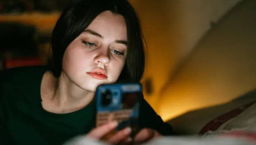 UK Eyes Midnight Social Media Restrictions for 16-17-Year-Olds Amid Online Safety Push
