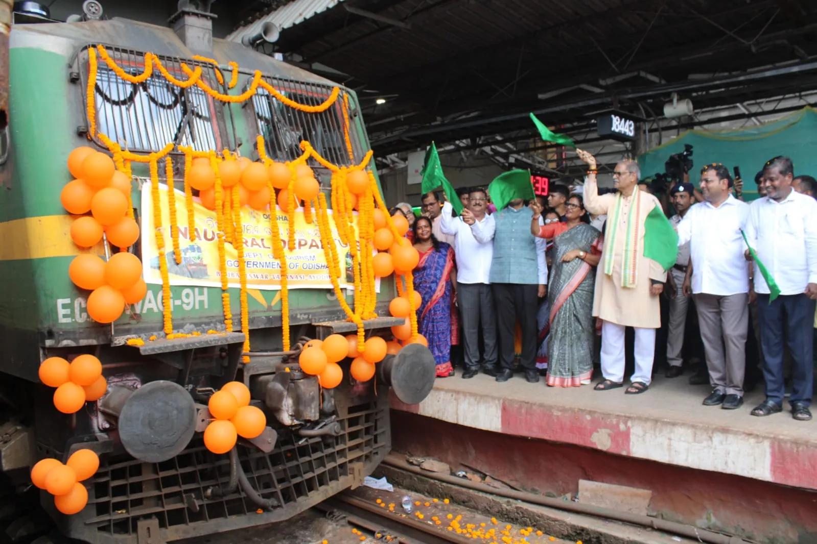 senior citizens on Ayodhya and Varanasi yatra