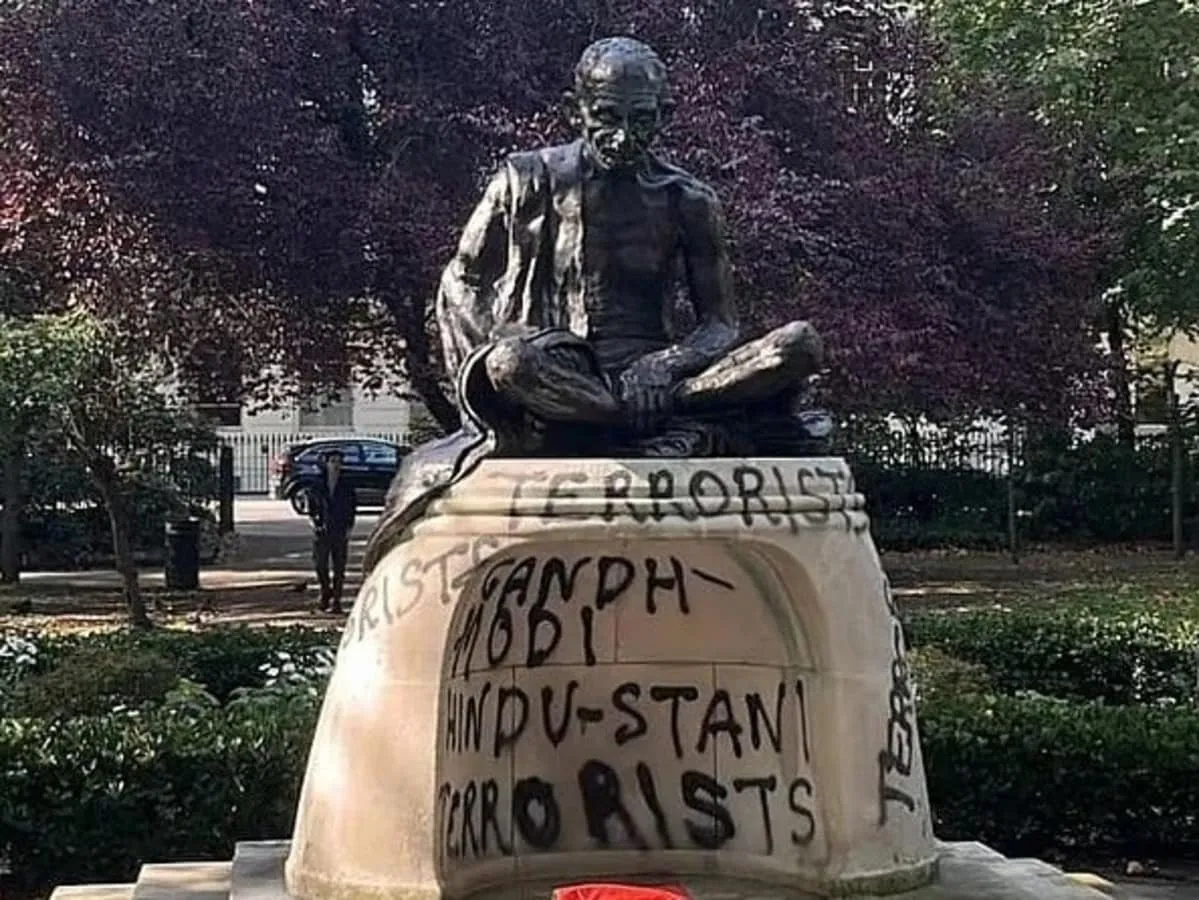 mahatma gandhi statue was vandalized