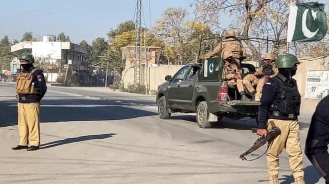 Pakistani army brutality; Brutal firing on protesters, 6 dead
