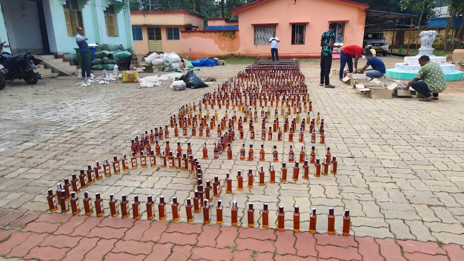 fake liquor seized 6 arrested