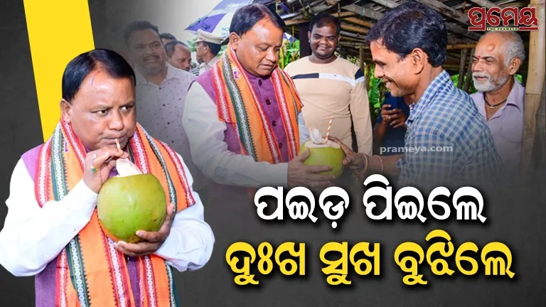 Chief Minister drinks Coconut water on the way of Puri