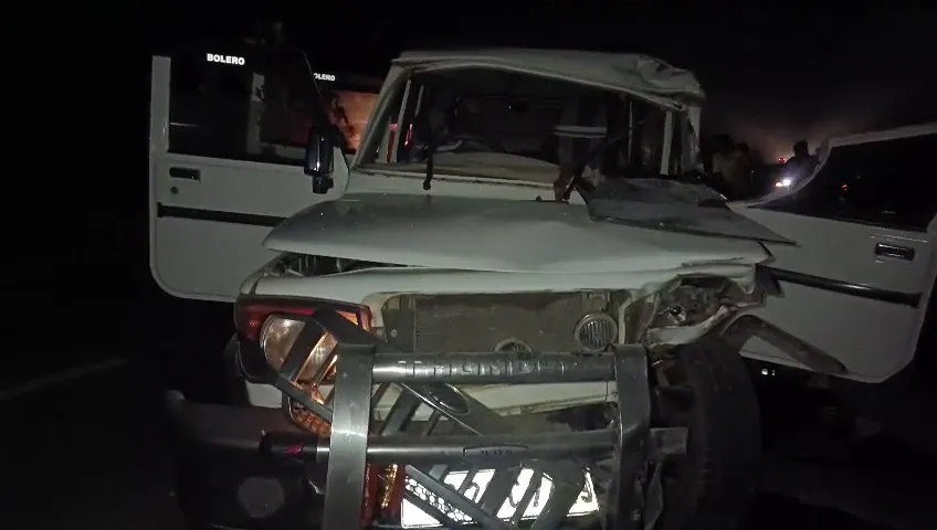 Bolero Hits Truck: 1 Dead, 7 Critical | Balangir