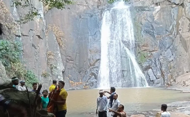 Tunki Falls 
