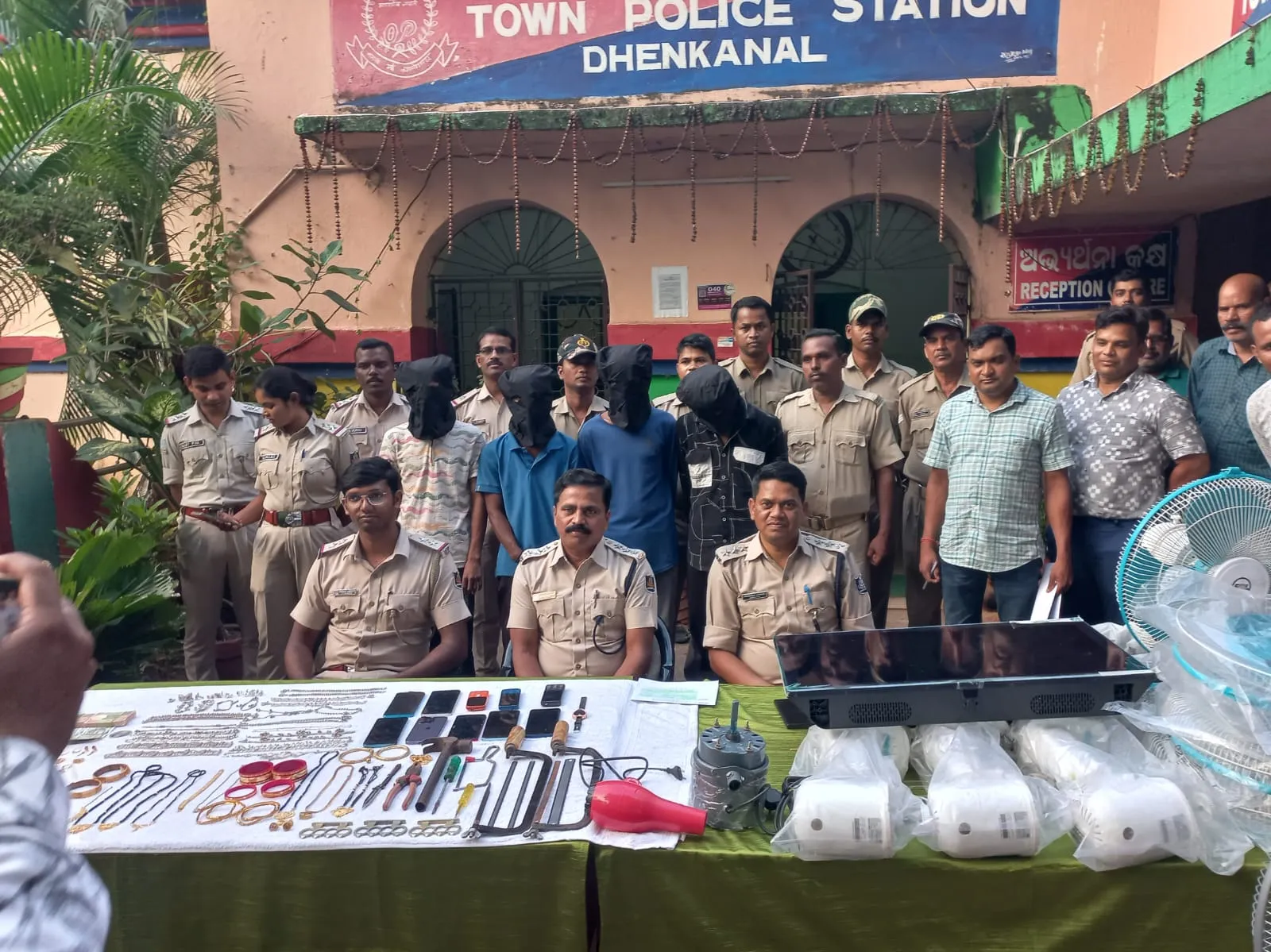 4 robbers arrested  
