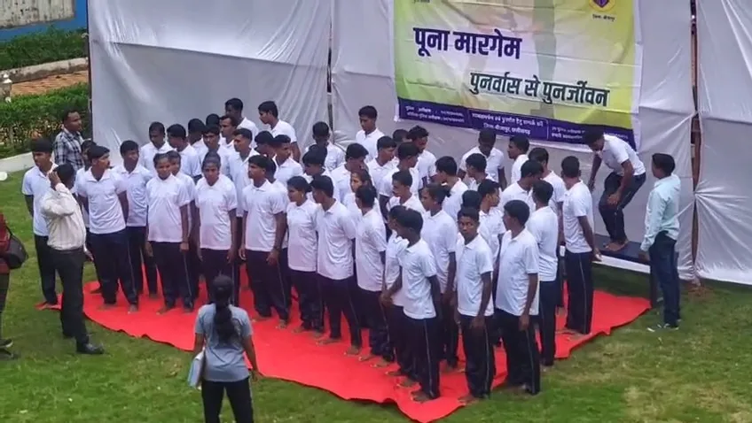 51 Maoists surrender 