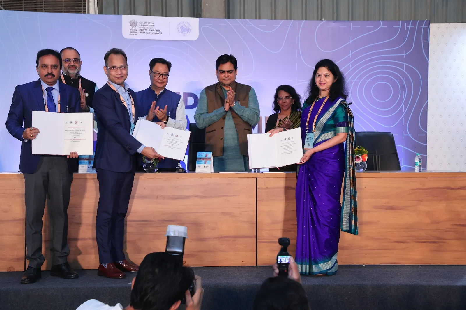 mou-signed-for-development-and-operation-of-mational-waterways-5-and-64