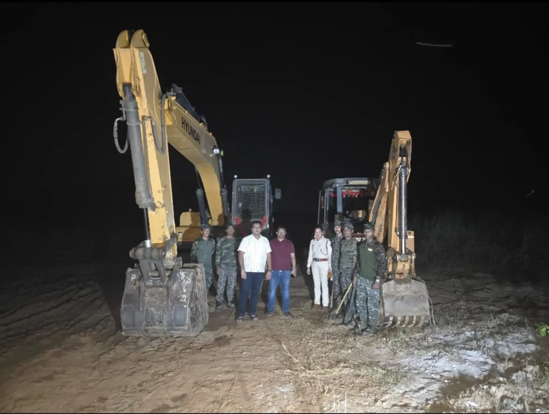 2 JCBs and 4 tractors seized 