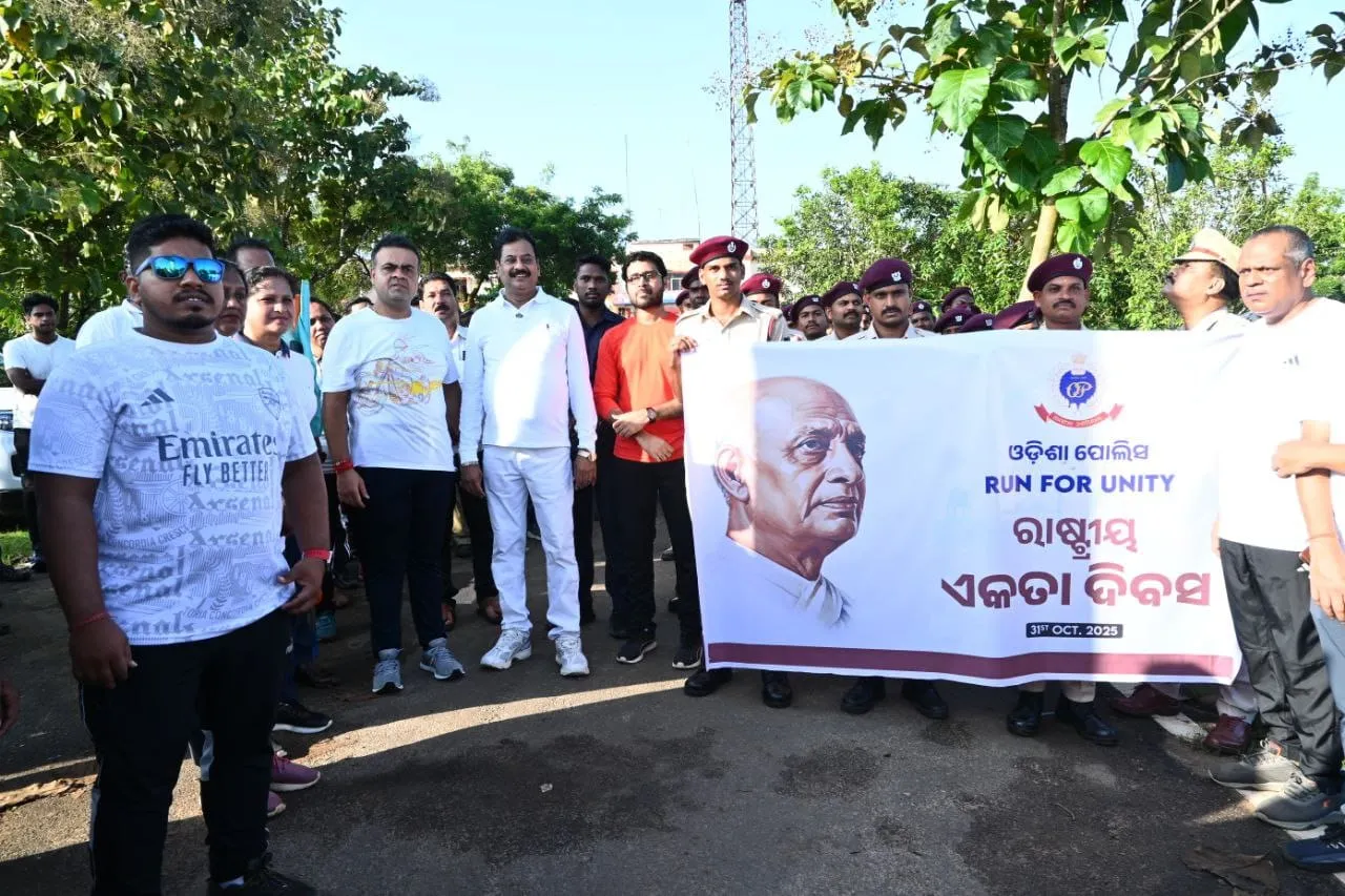 sp-inaugurated-the-unity-day-by-showing-flags-and-holding-a-public-run-in-khordha