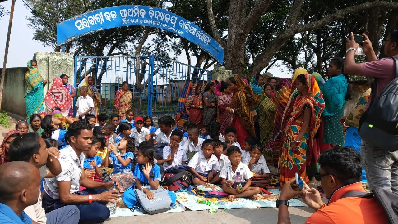 school-closed-by-parents-and-students-in-keonjhar