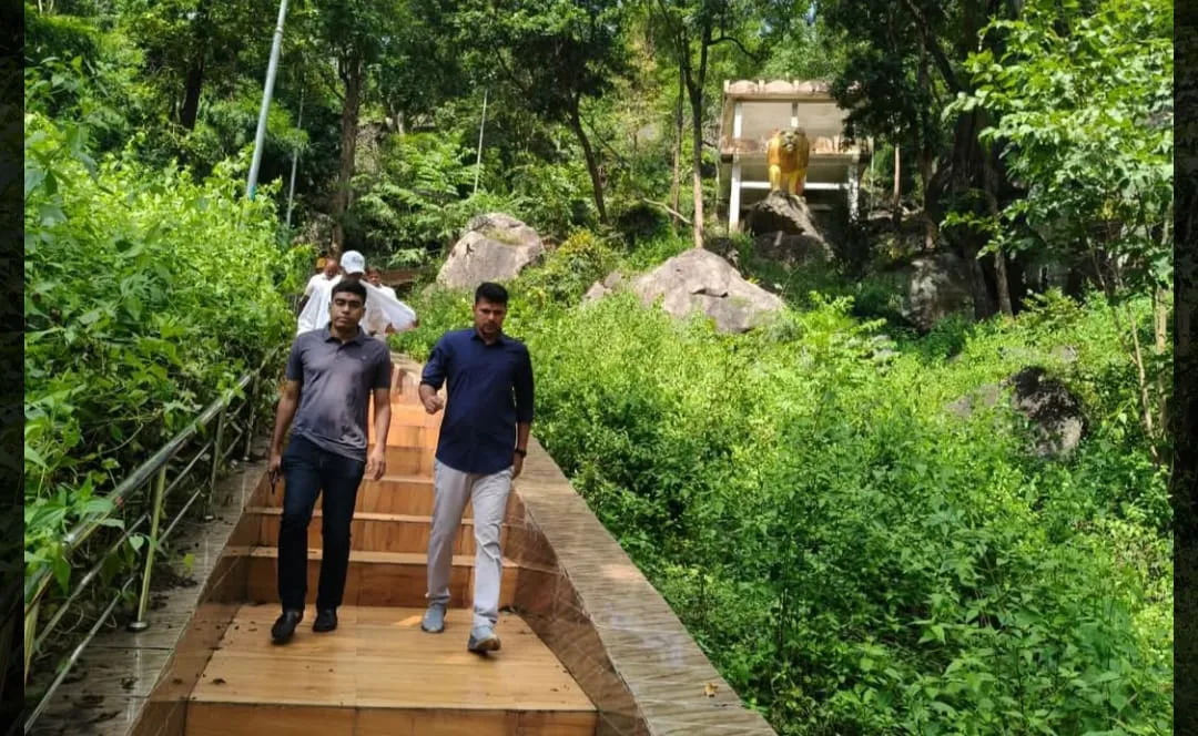 Collector, SP visit to Motu area