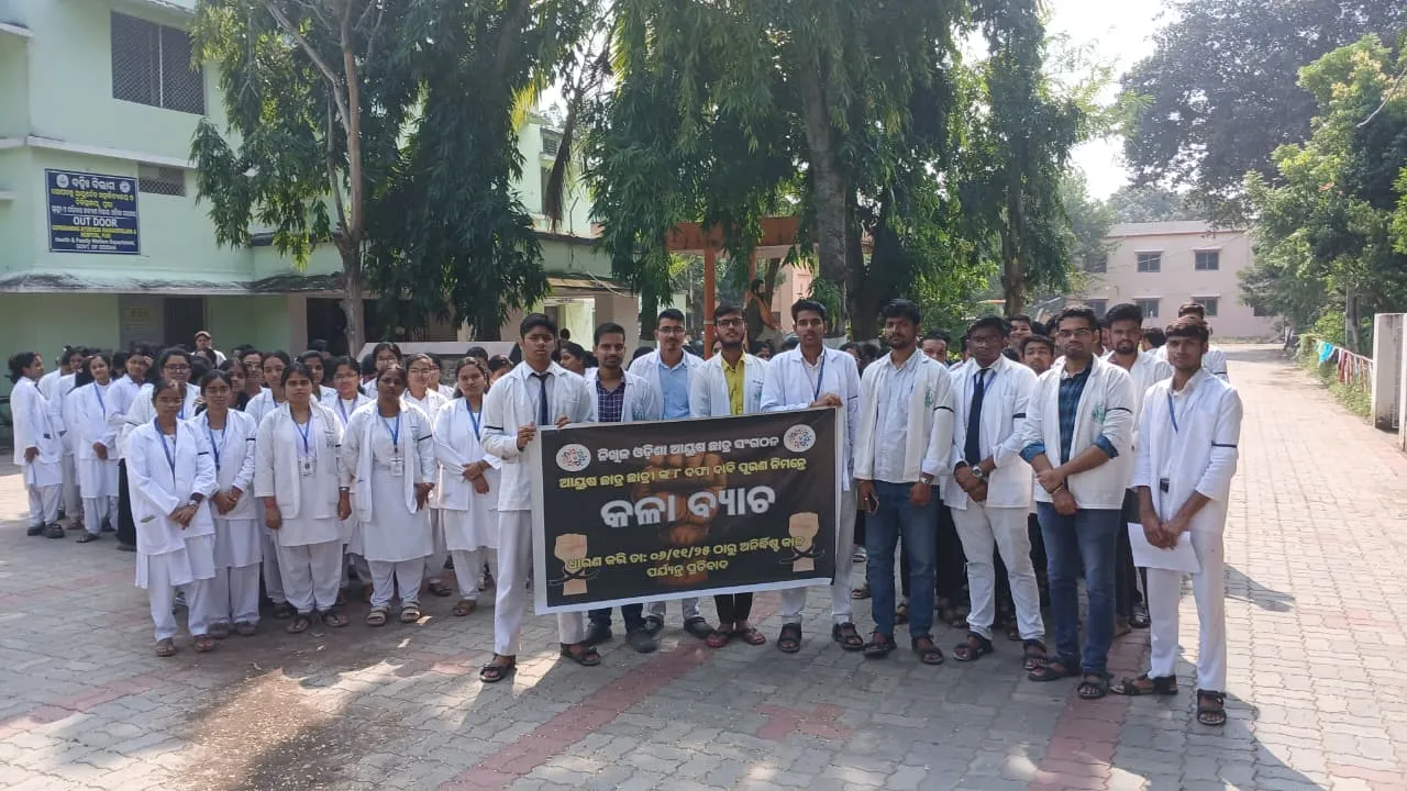 Protest by wearing black badges demanding 8 points