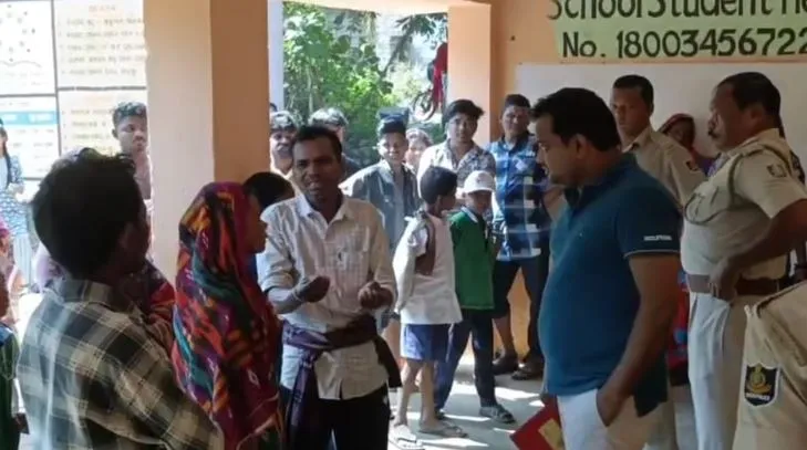 head-master-locked-in-a-room-for-misbehave-to-students-and-parents