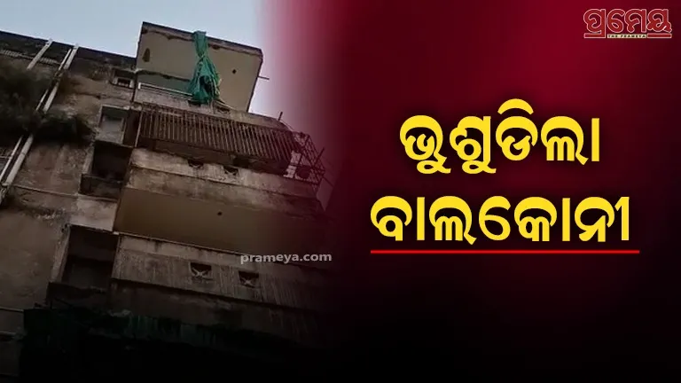 Balcony of flat collapses on  house 3 dead and  6 injured 