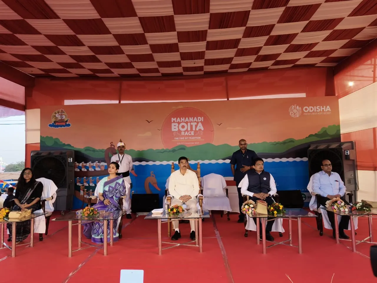 Governor reaches Gadgadia Ghat in boita