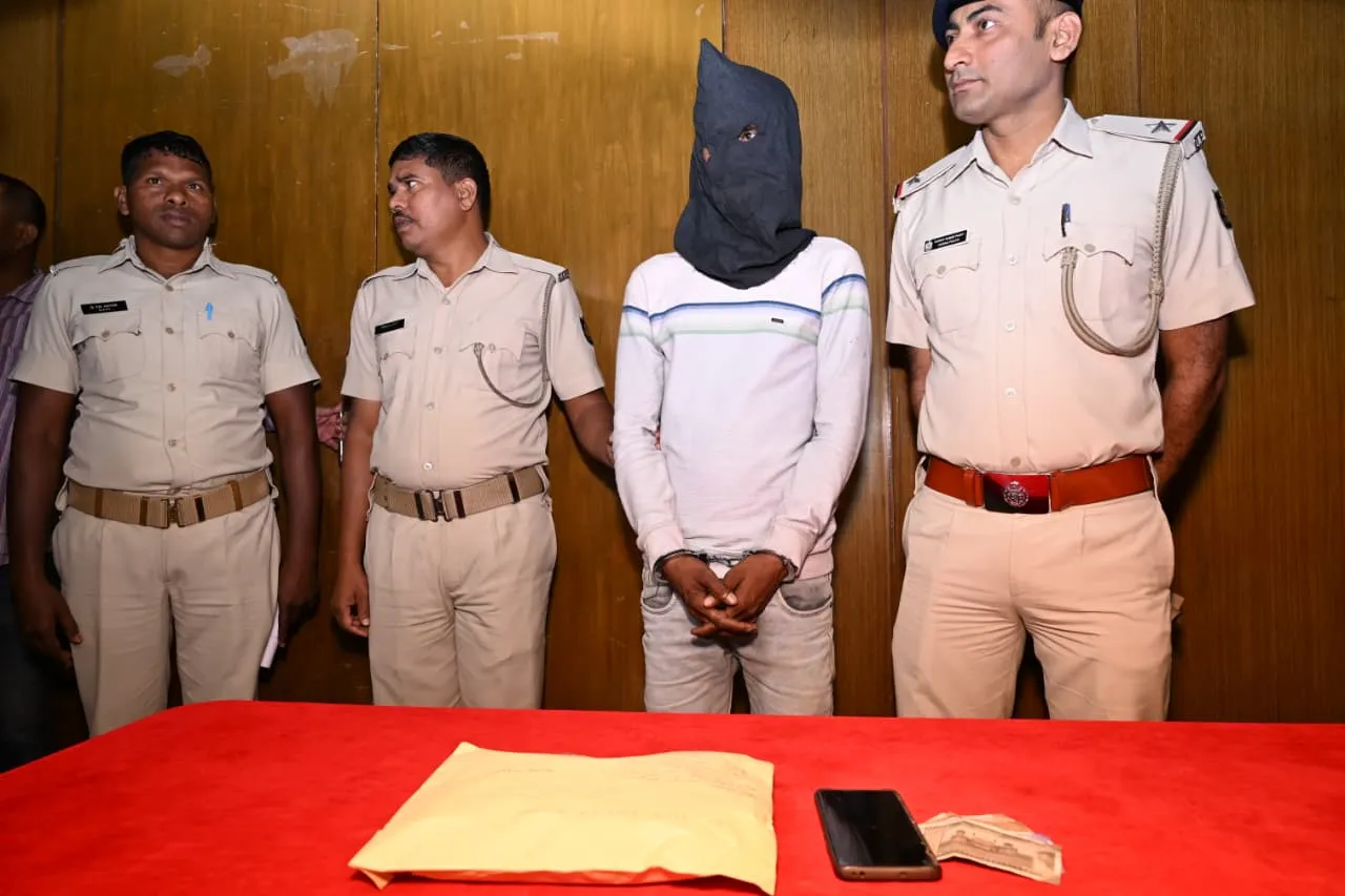 40 lakh rupees brown sugar seized and  one arrested