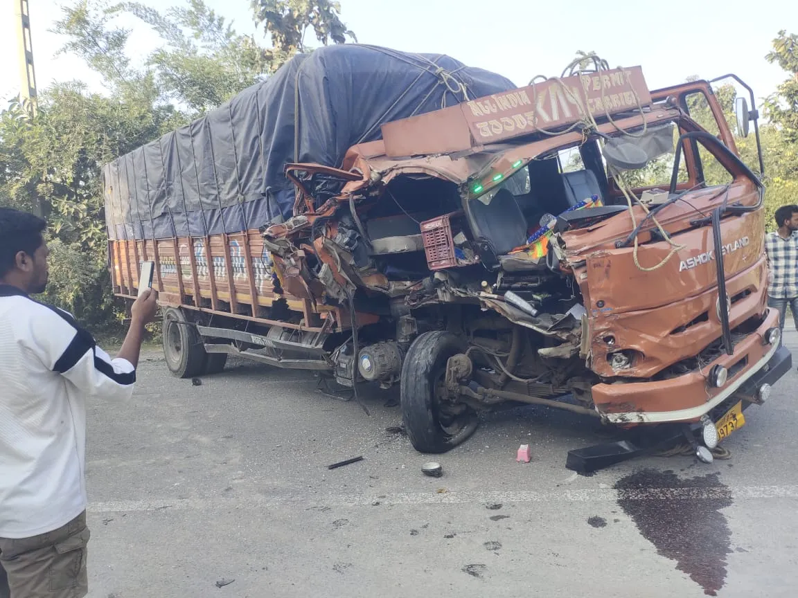 Bike and pickup van accident, biker dies