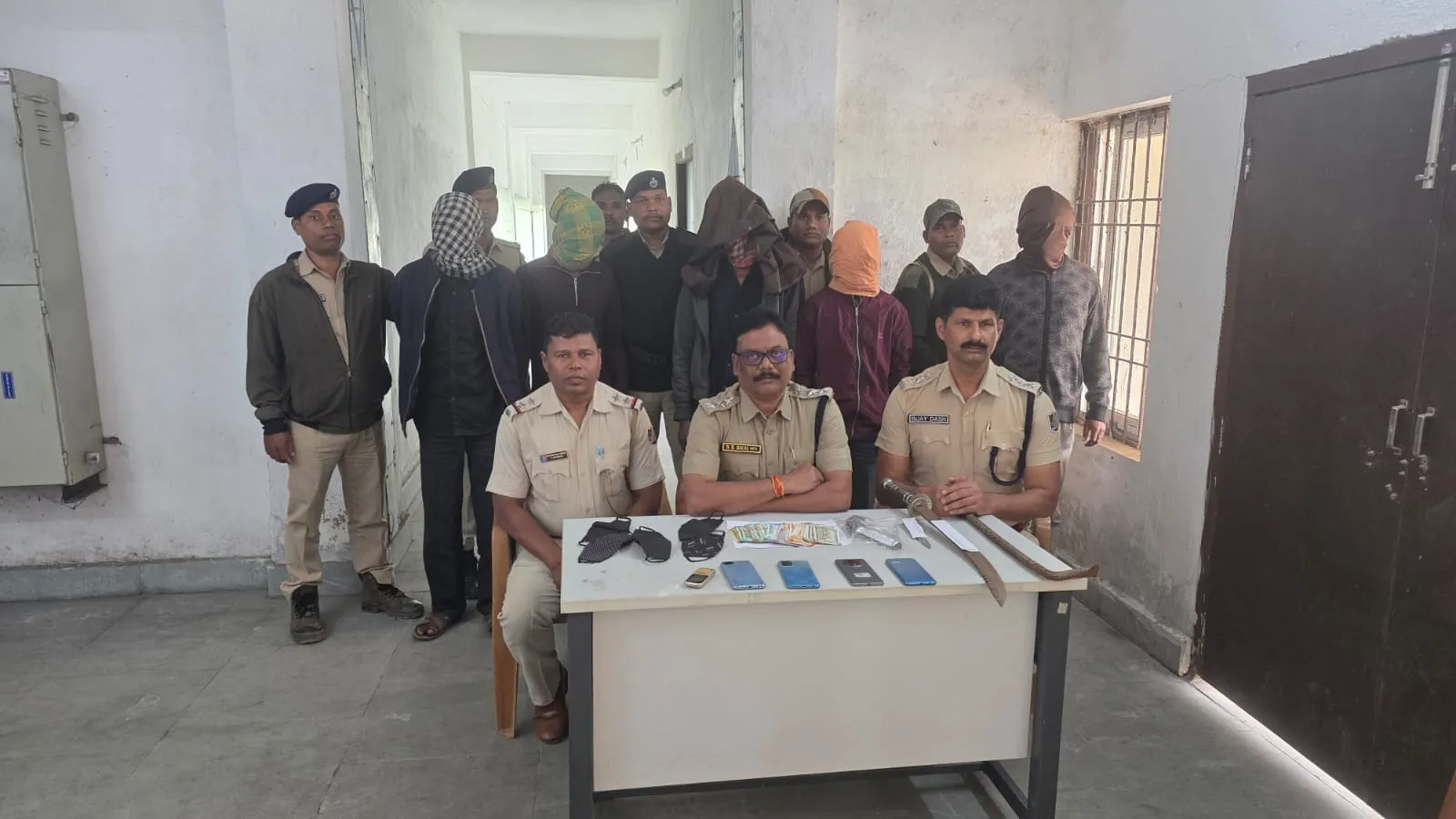 Robbery plan foiled; 5 robbers arrested