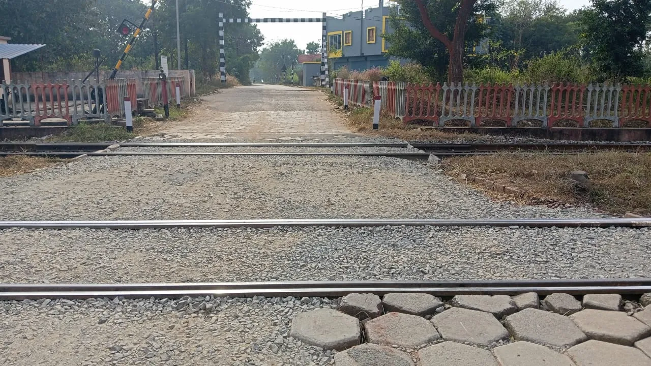 The road was damaged, the railway department forgot to repair it