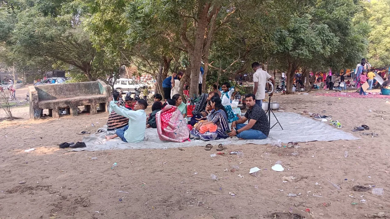 Crowd of tourists at Ramchandi Peetha and Arkakshetra in Konark