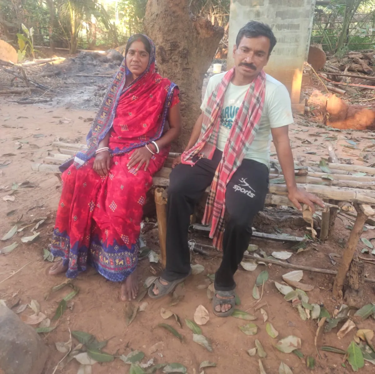 two groups could not separate the loving couple.