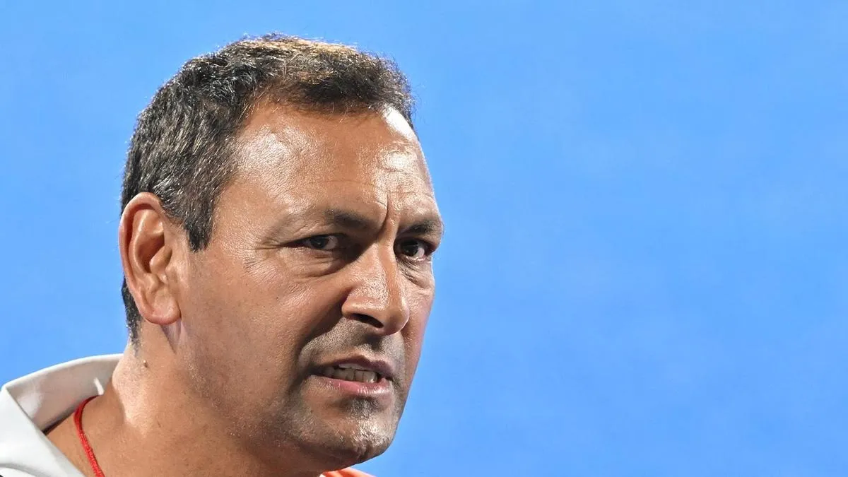 hockey team coach resigns