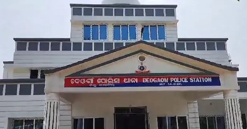 Husband kills wife