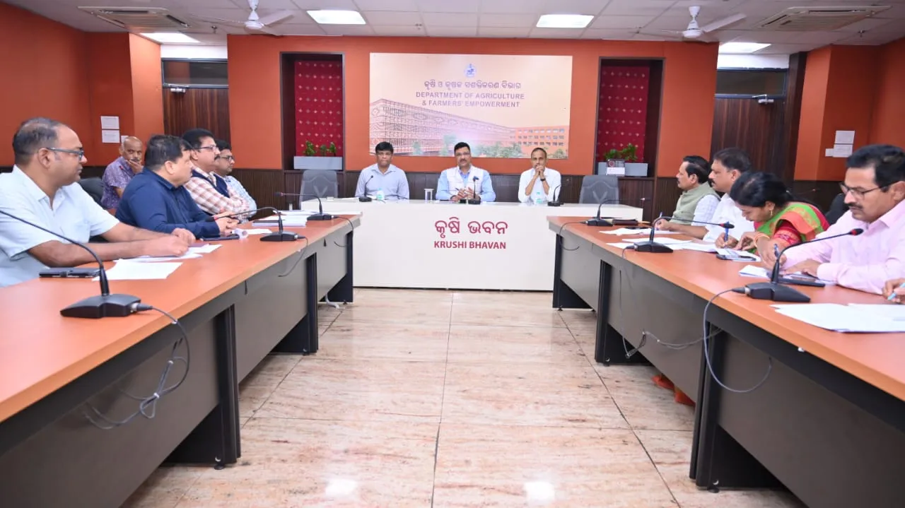 Agriculture Secretary reviews preparations and arrangements for procurement