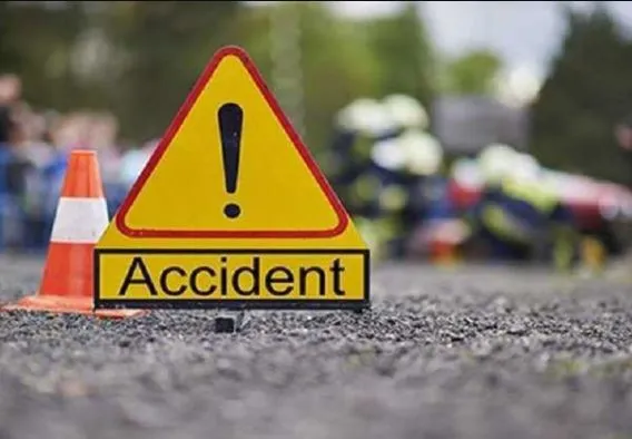 Eicher Truck Hits Bike Jamtangi square