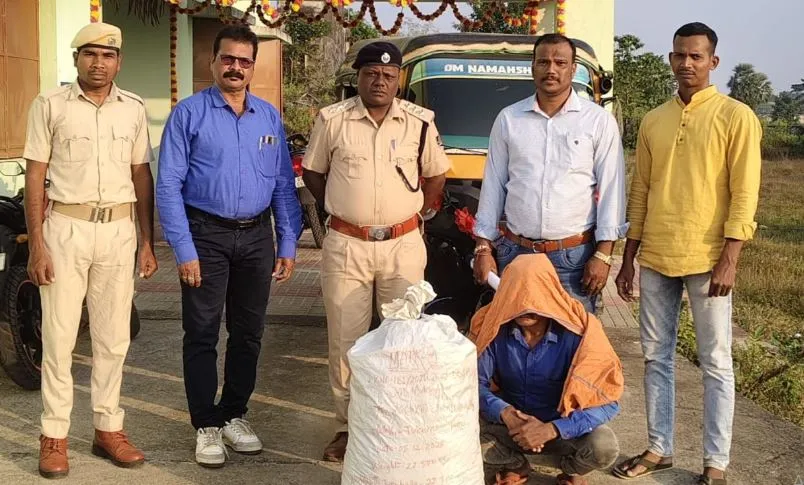 Malkangiri  Excise department seized ganza autorikshaw