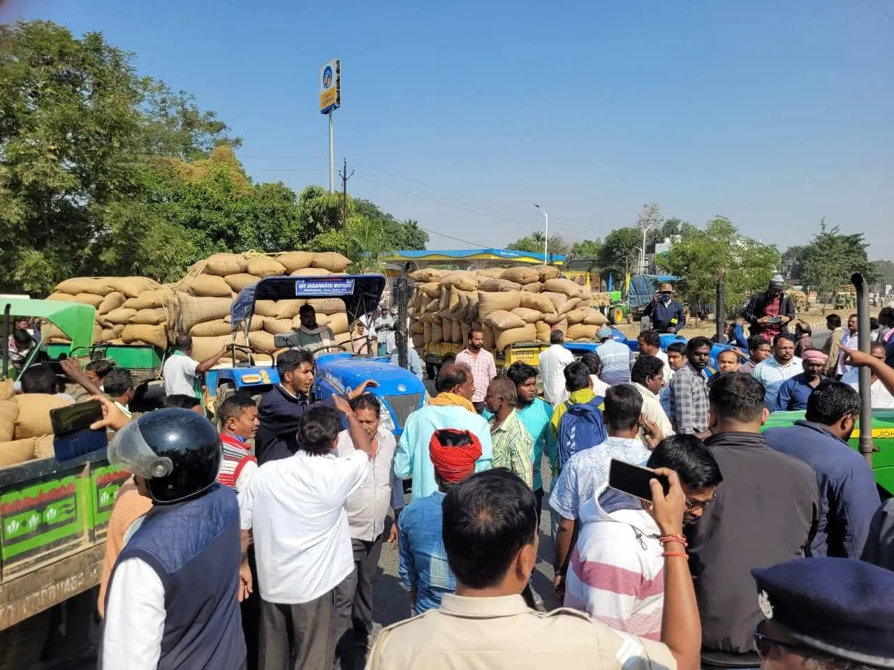 Paddy Procurement Halt: Farmers Block NH-53 in Bargarh
