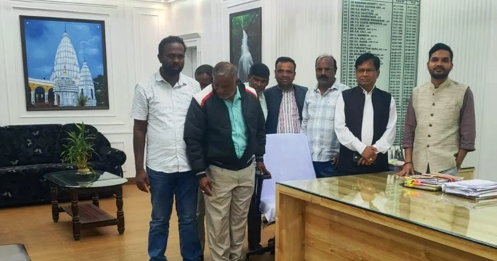 Farmers meet Collector for irrigation from the megalift canal for Rabi crops
