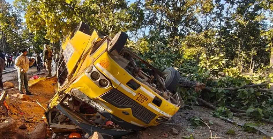 Tragic Accident in Latehar as Bus Carrying Wedding Guests Overturns