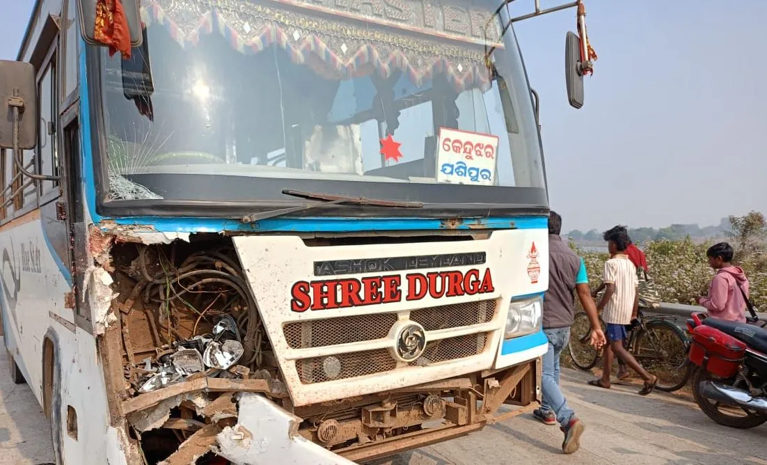 Bus-bike collision, three bikers killed