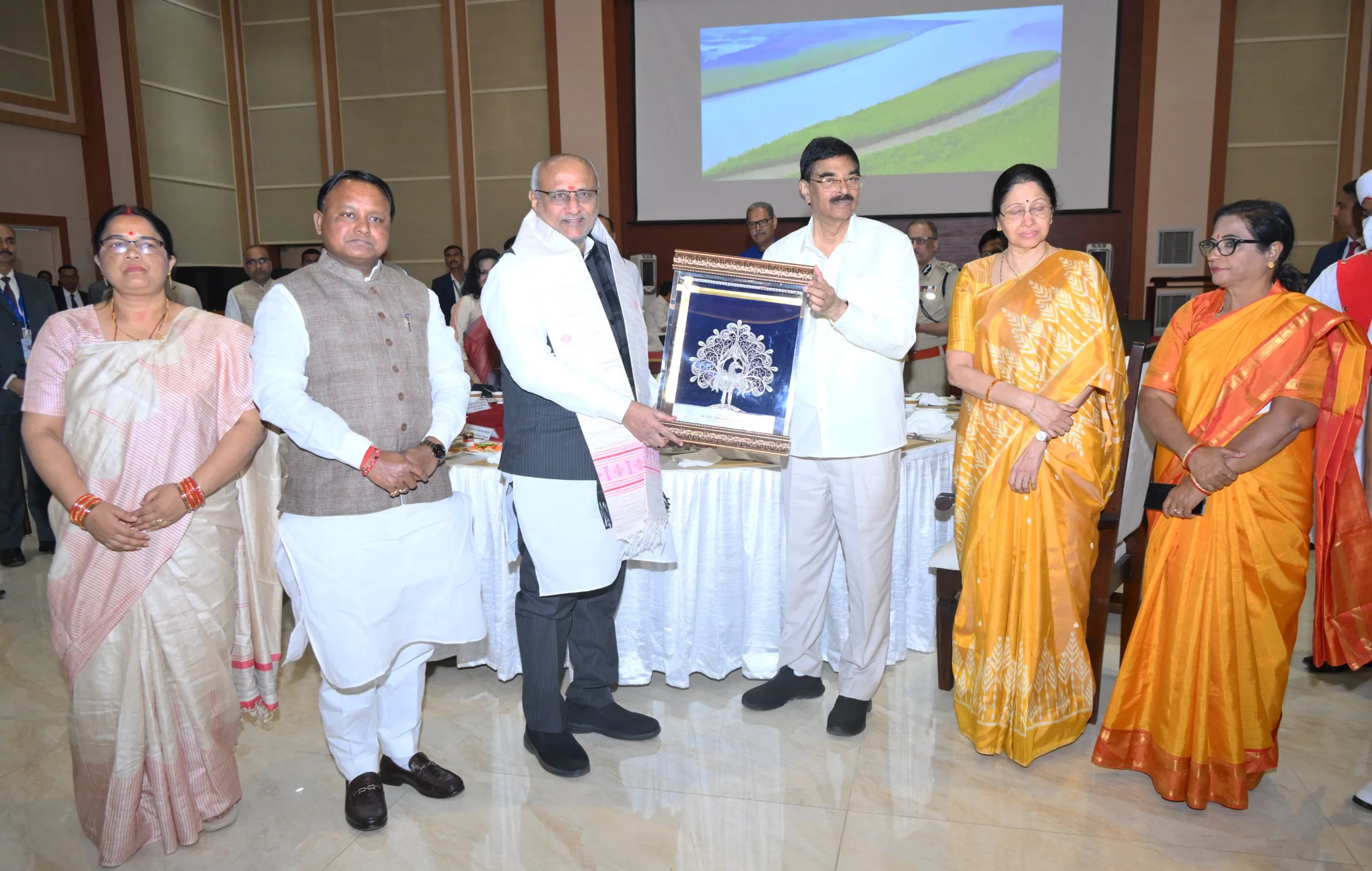 Governor Honors Vice President During Felicitation Ceremony at Lok Bhavan
