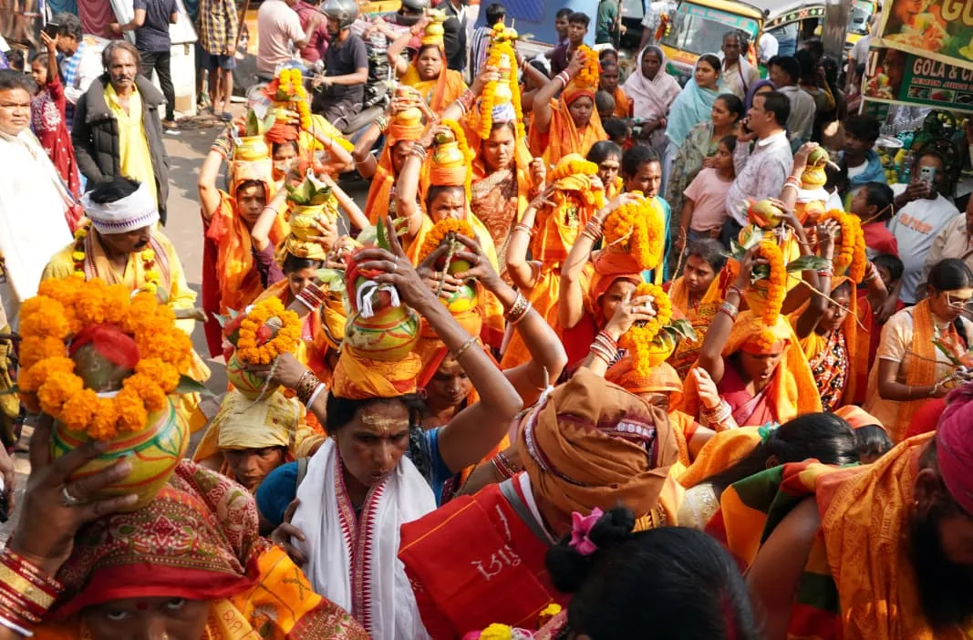 Devotees Flock to Khandagiri as Kumbh Mela Starts with Kalash Yatra