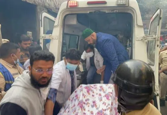 Hyderabad Nampally fire five family members trapped