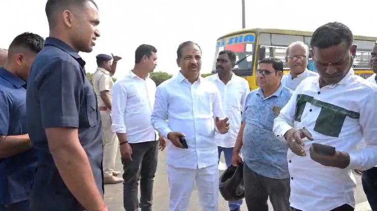 Commerce and Transport Minister rescues injured person