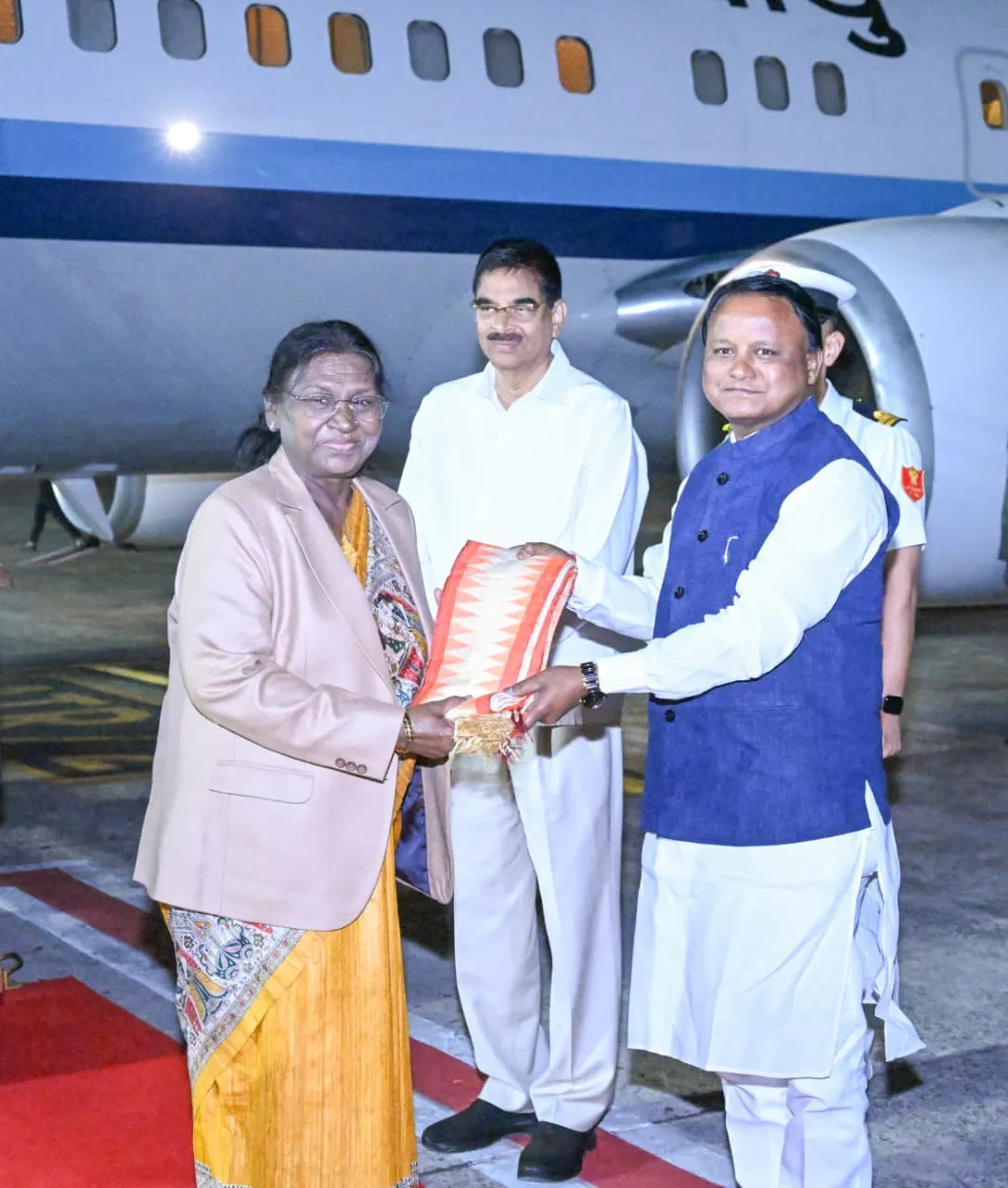 President Daupadi Murmu arrives in Bhubaneswar