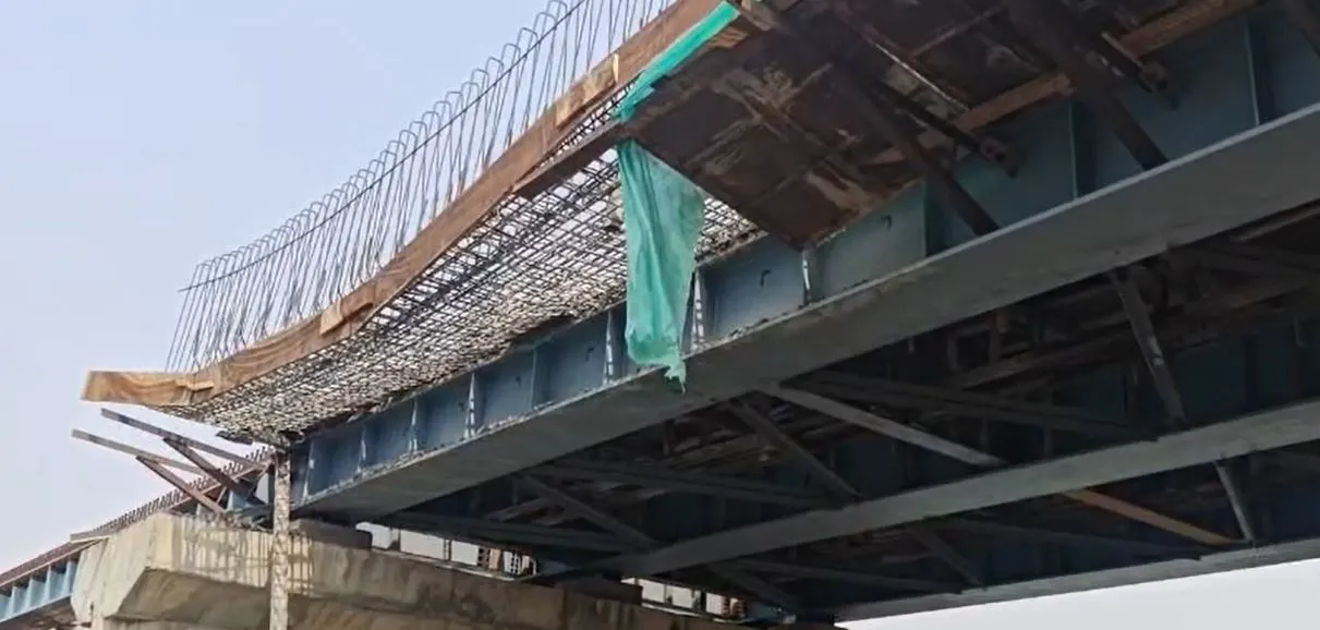 beams of Biju Bridge collapsed