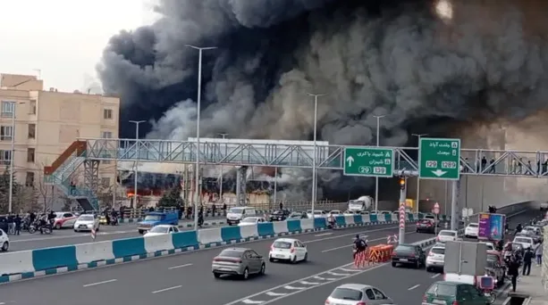 Massive Fire Breaks Out at Jannat Abad Shopping Center Market in Tehran