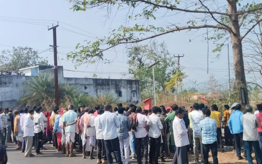 Despite an ongoing location dispute, the Lanjigarh Sub-Registrar’s office
