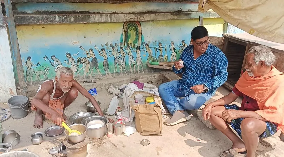two friends continue to struggle to survive in old age