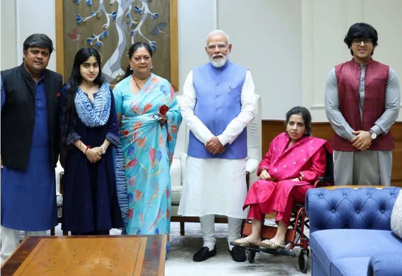 PM Modi Meets Vasundhara Raje Scindia Family in Jaipur