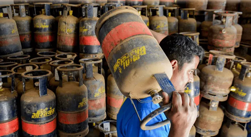 Middle East War Effect on India: LPG Booking Deadline Extended, Fuel Price Concerns Rise