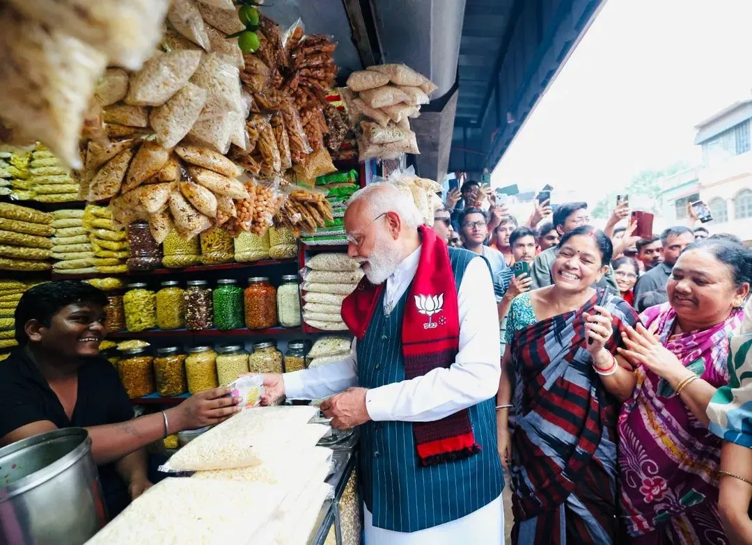 PM Modi’s Jhalmuri Moment Breaks Internet, Hits 100M Views in a Day