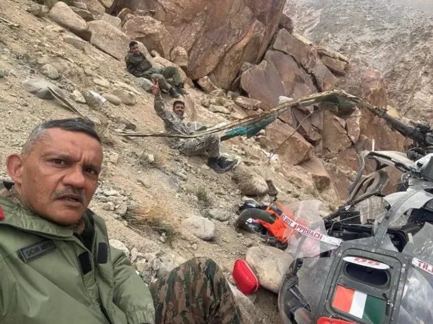  Indian Army Orders Inquiry After Cheetah Helicopter Crash in Ladakh, Major General Escapes Safely