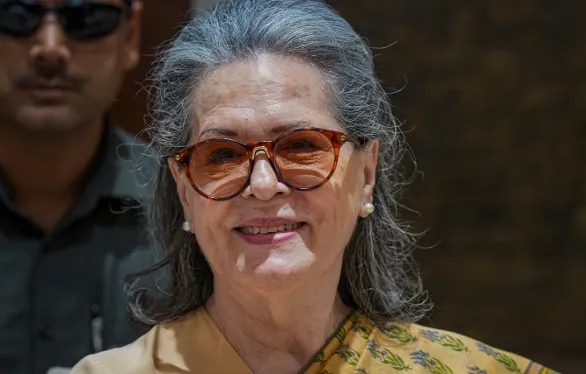  Congress leader Sonia Gandhi has been discharged from hospital after undergoing eye surgery 